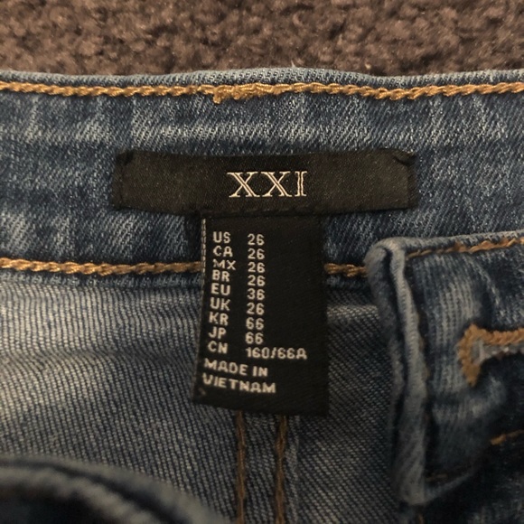 High waisted Jean shorts - Picture 3 of 3